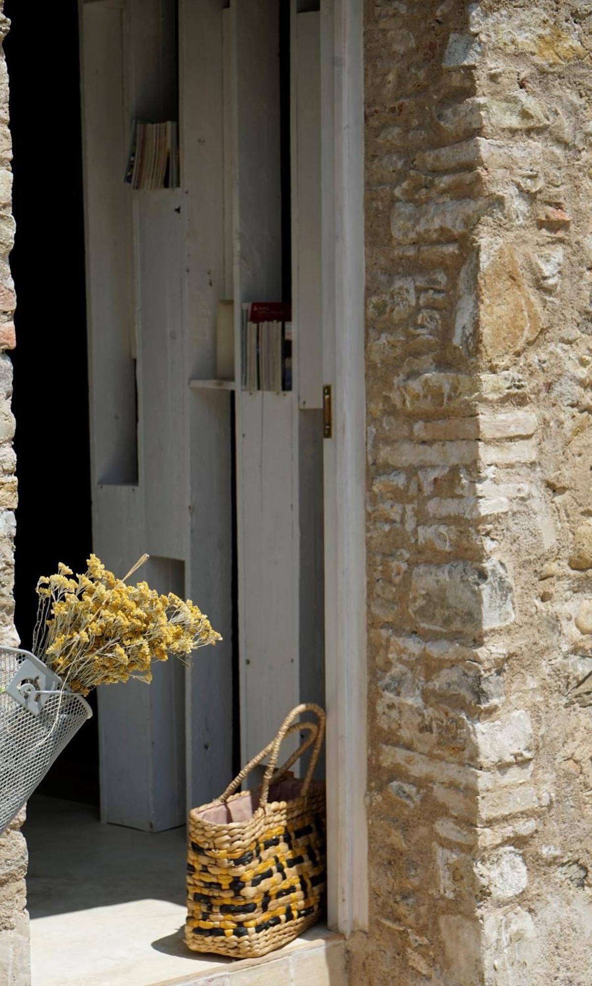 Can Tando Restored Catalan Old Barn To Enjoy Peaceful Rural Simplicity Sant Jordi Desvalls Exterior photo